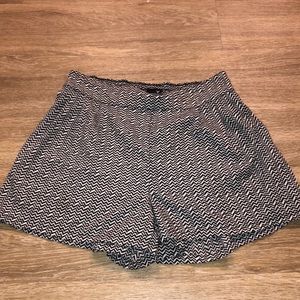 Black and White American Eagle Flowy Shorts